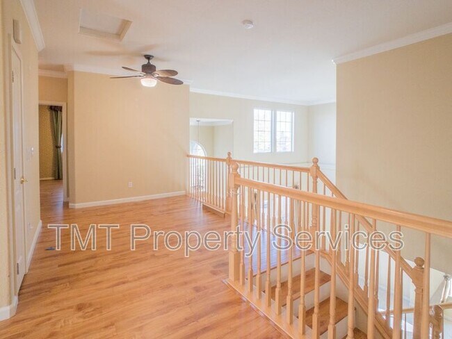 Building Photo - 9510 Stone Springs Dr