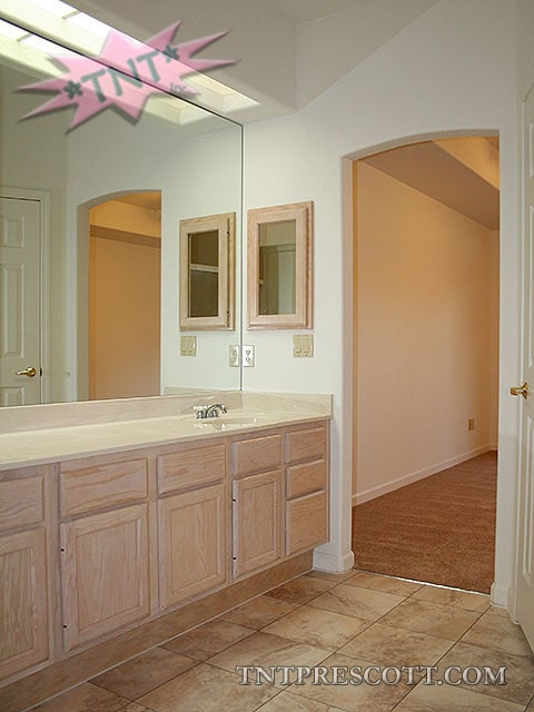 Building Photo - Home in Oaks of the Ranch HOA ~ COMP HOLD