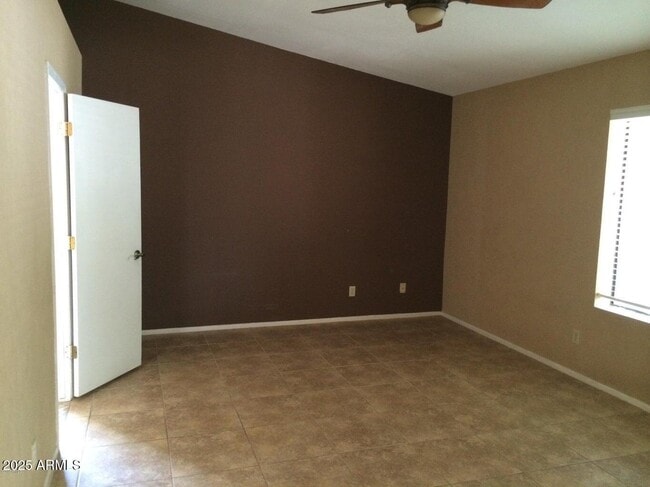 Building Photo - 8878 E Sheena Dr