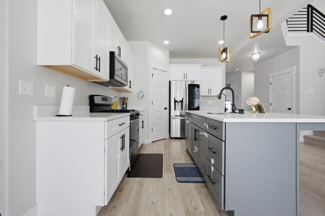 Building Photo - 4633 Sentry Dr