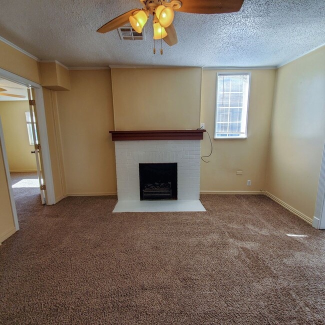 Building Photo - 3 Bedroom home in Shawnee