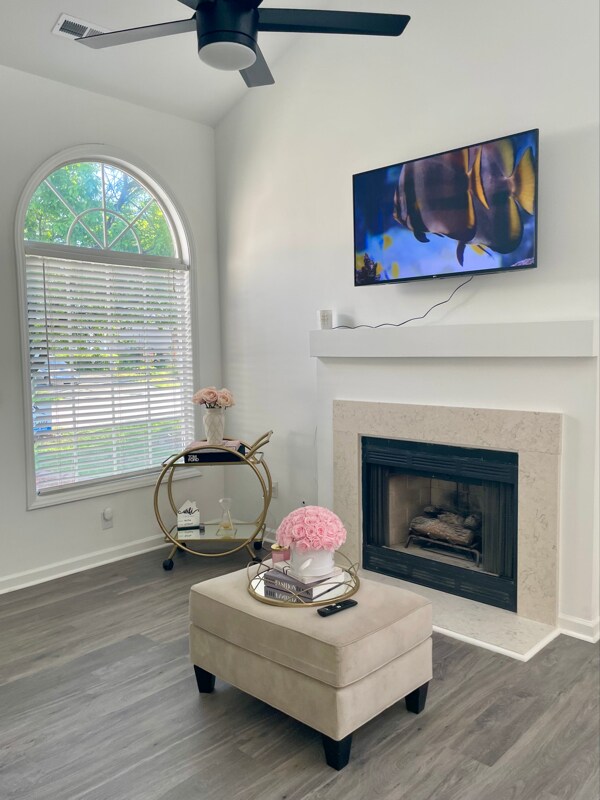 Building Photo - 1325 Beacon Village Dr
