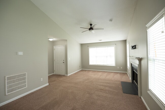 Building Photo - Charming 3 bedroom 2 bath ranch style home in Greensboro with covered front porch!