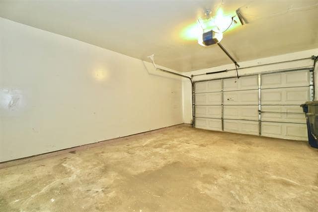 Building Photo - 9727 Pinehurst Ln