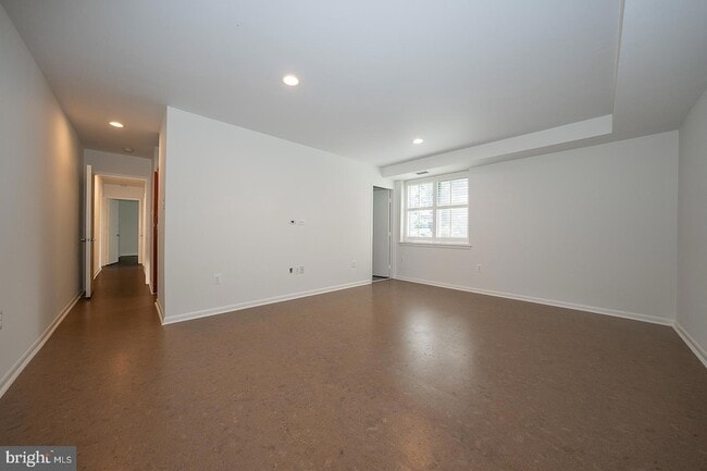 Building Photo - 1640 Oakwood Dr