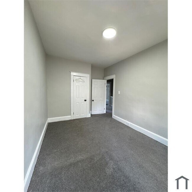Building Photo - 3 Bedroom Complete Rehab