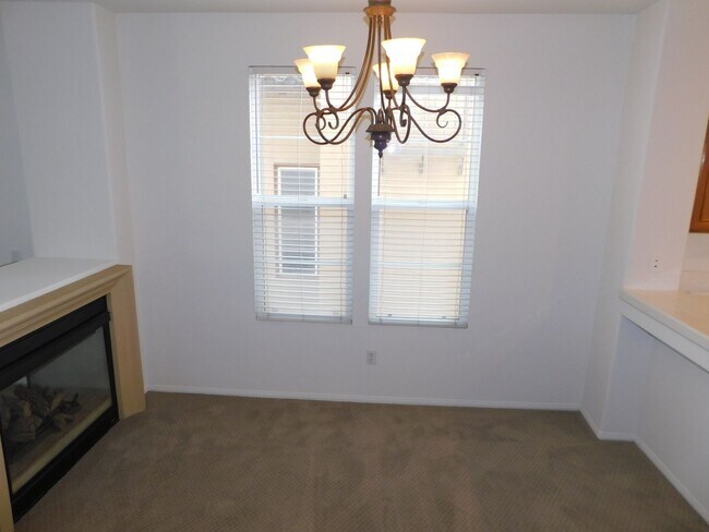 Building Photo - Exceptional 3 bed, 3.5 bath home in Irvine.