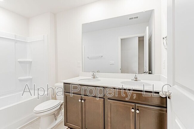 Building Photo - 1210 Murdock Cir