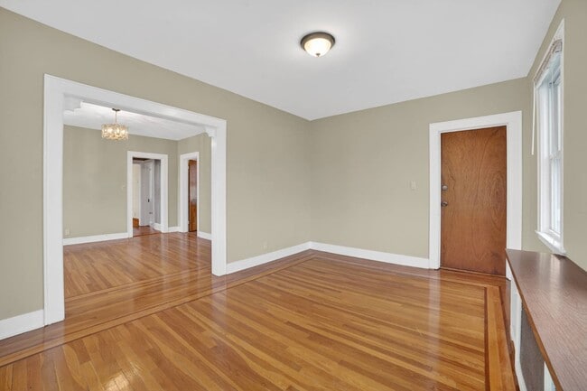 Building Photo - 47 Rossiter Ave