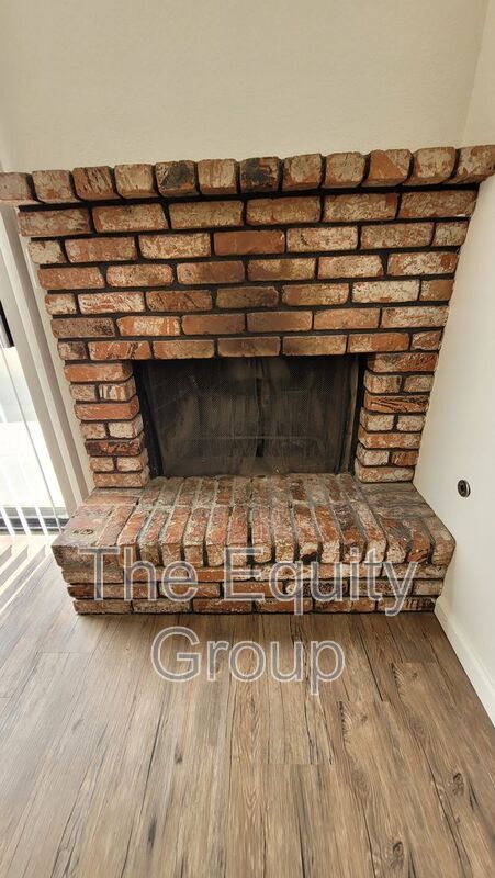 Building Photo - 5804 W Robinwood Ave