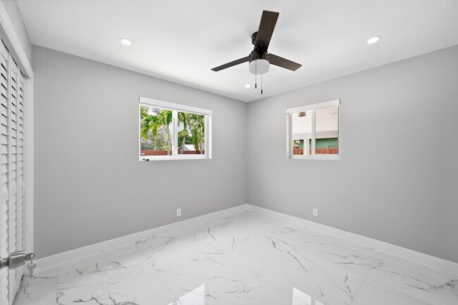 Building Photo - 4380 NW 59th Ct