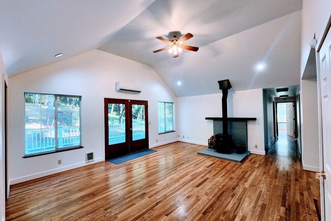 Building Photo - 8542 Battle Point Dr NE