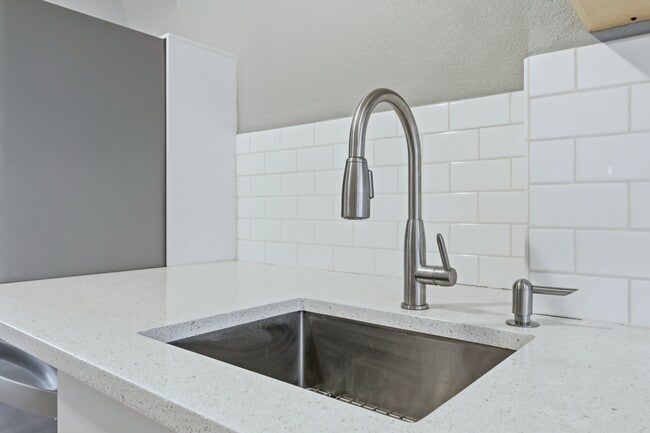 Building Photo - 1032 28th St