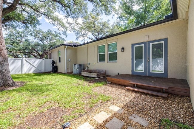 Building Photo - 1505 E North Bay St