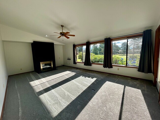 Building Photo - 12371 Rainier Dr