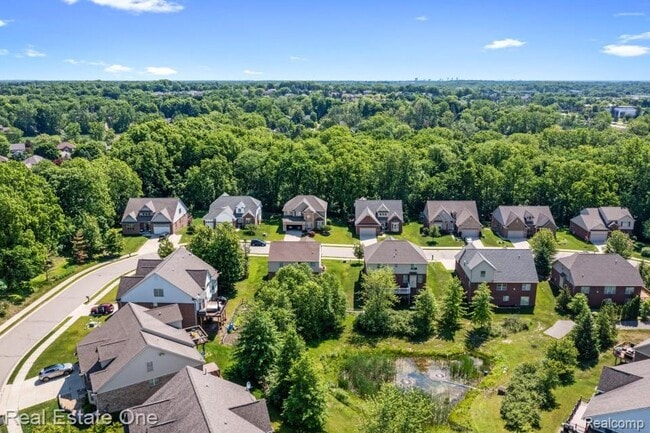 Building Photo - 39206 Silverthorne Bend