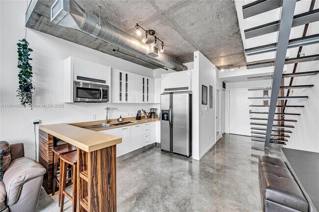 Building Photo - 690 SW 1st Ct