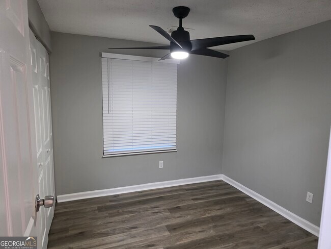 Building Photo - 5349 Tracey Dr