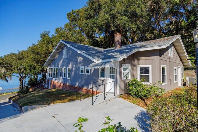 Building Photo - 2119 E Crooked Lake Dr