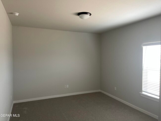 Building Photo - 553 Osier Dr
