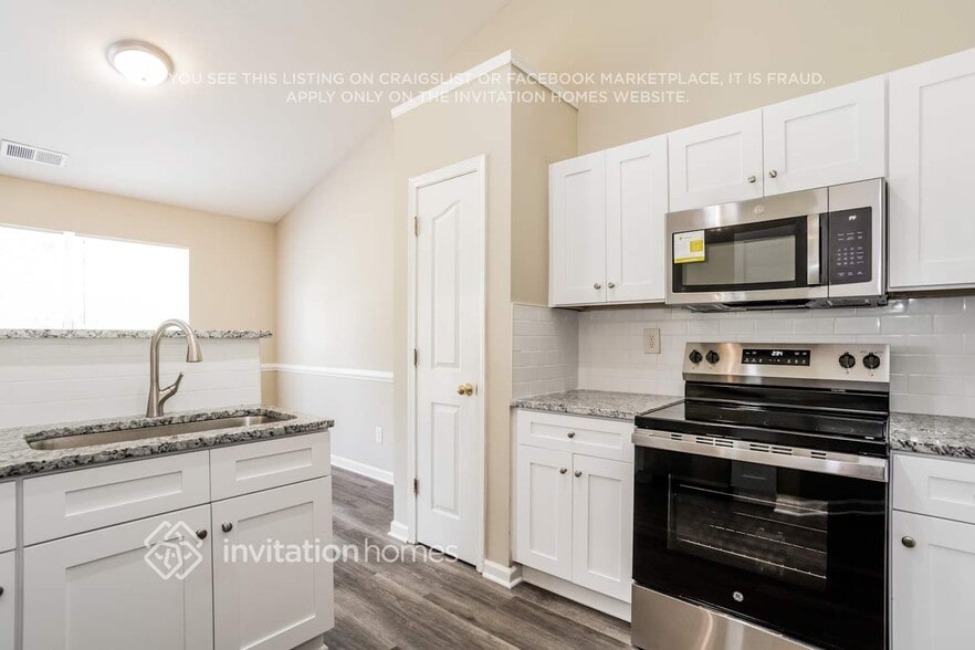 Building Photo - 15232 De Havilland Dr