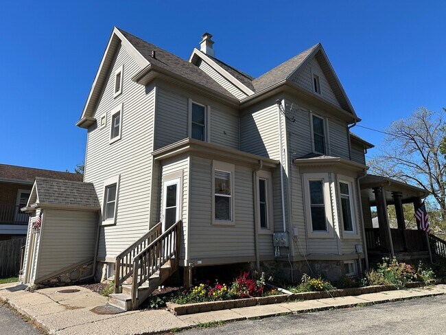 Building Photo - 226 Griffing Ave
