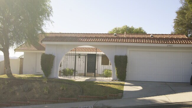 Building Photo - 27403 Garza Dr