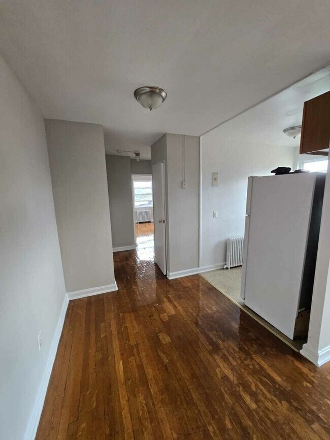 Interior Photo - 140 KENILWORTH AVE NE