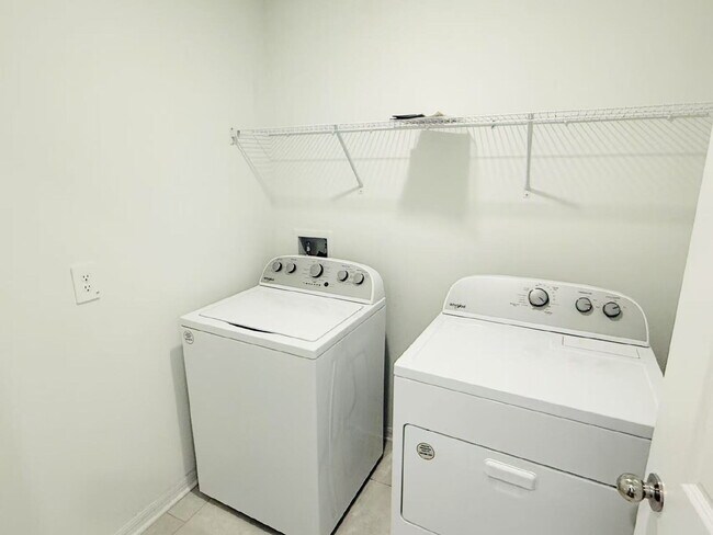 Building Photo - 644 Reggie Rd