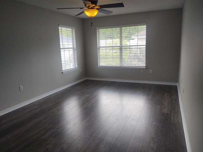 Building Photo - 6351 Cottage Woods Dr