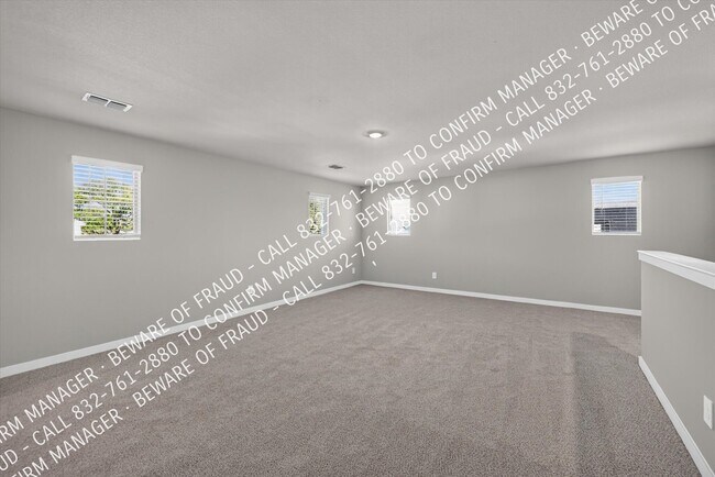 Building Photo - 2405 Nicole Dr