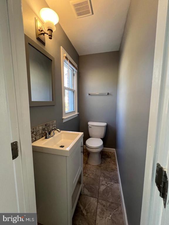 Building Photo - 5804 Shoshone Dr