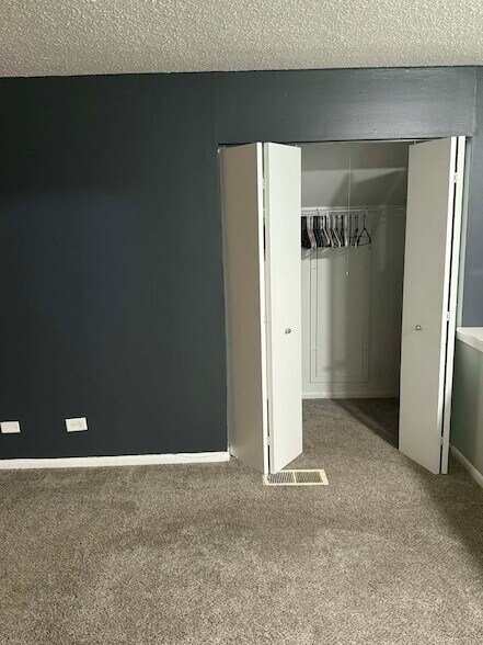 Building Photo - 3325 Beacon St