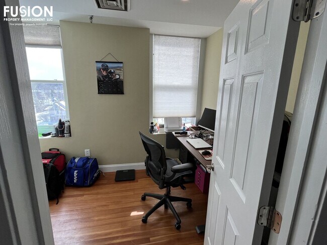 Building Photo - STUNNING LAKE VIEWS - Modern 2BR/2BA Corner Unit in The Vermont House