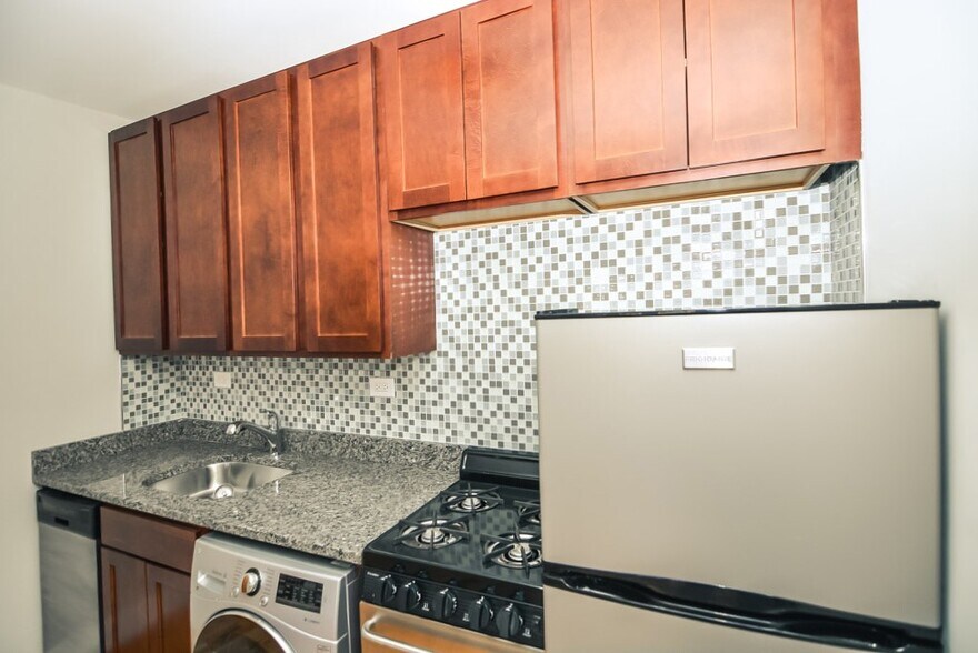 Building Photo - 555 W Arlington