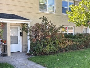 Building Photo - 2 BEDROOM 1 BATHROOM TOWNHOME CLOSE TO WAR...