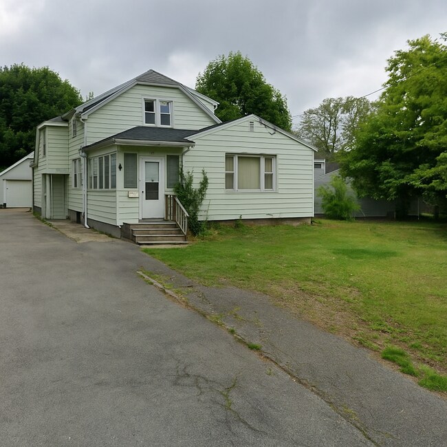 Building Photo - 255 Blakeslee St