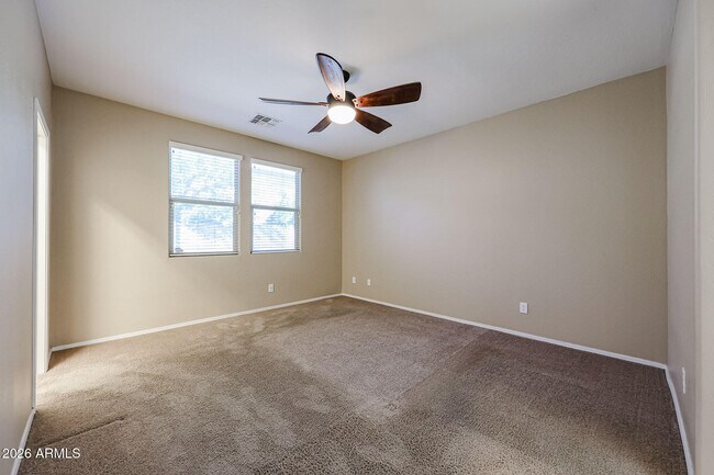 Building Photo - 12041 W Cottontail Ln