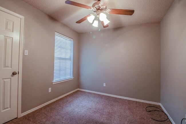 Building Photo - Enchanting 4-Bedroom in Northwest Lubbock