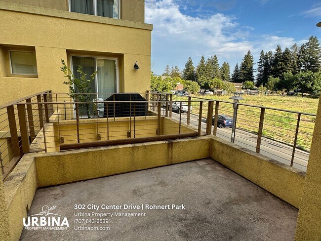 Building Photo - Modern 3-Bedroom Townhome in the Heart of Rohnert Park