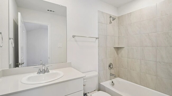 Building Photo - 710 Edgehurst Dr