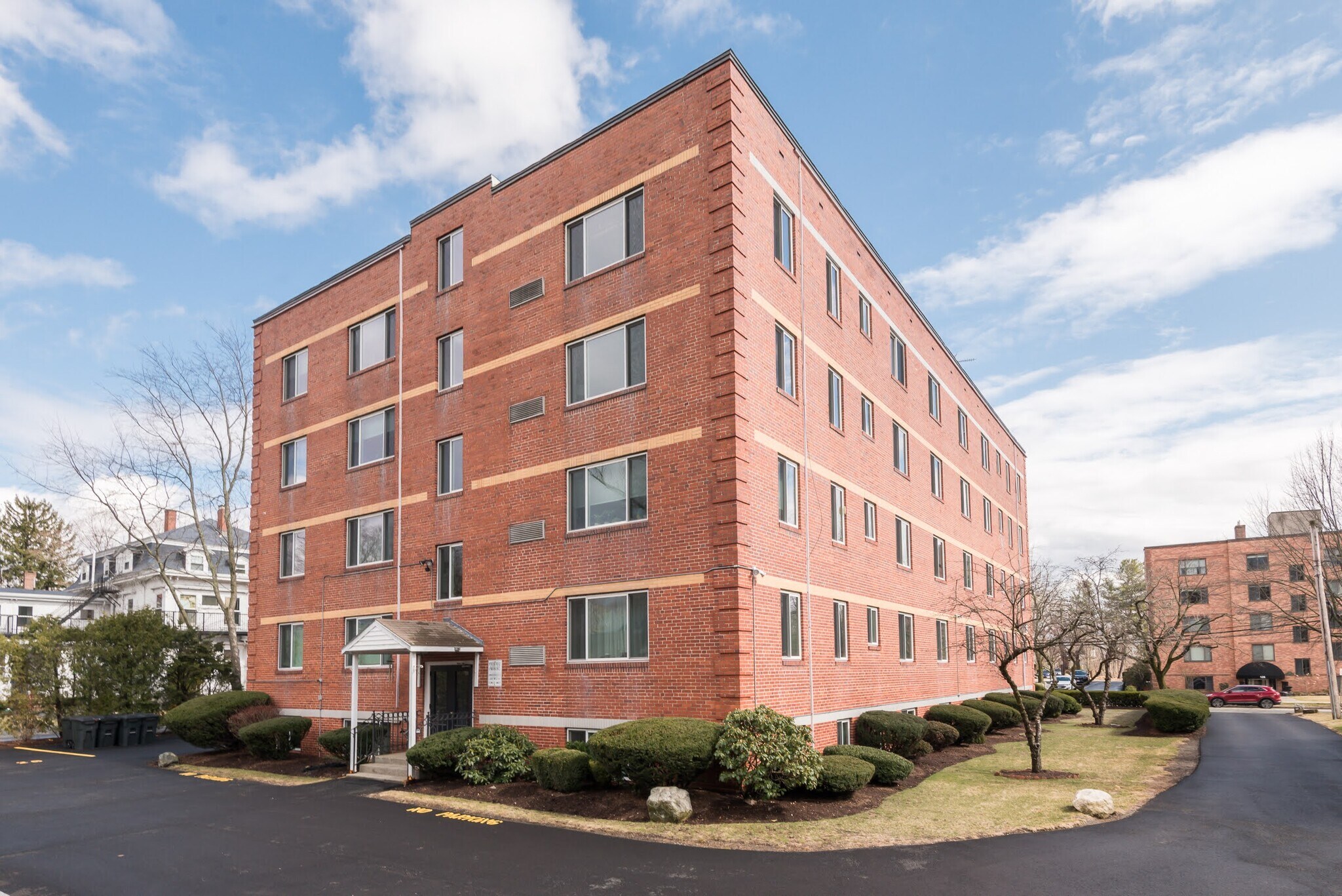 Building - 125 Pleasant St