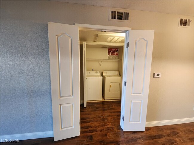 Building Photo - 5055 W Hacienda Ave