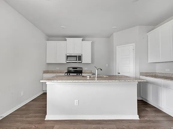 Building Photo - 13430 Sendero Roble