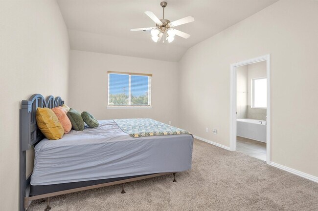 Building Photo - 223 Shoreview Dr