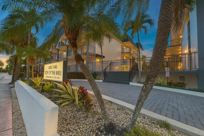 Building Photo - 4013 N Ocean Dr