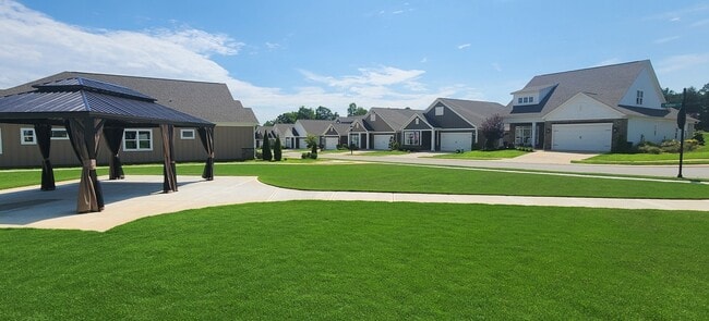 Building Photo - Lot 40