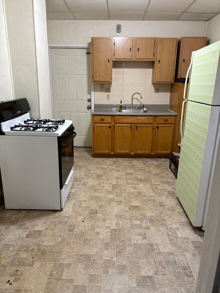 Building Photo - 135 Folger St