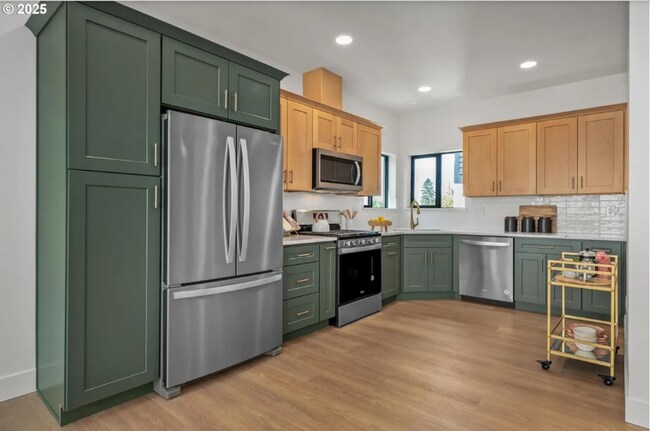 Building Photo - 3 Brand New Modern Urban 4 Bedroom 3 1/2 Bath Homes with Designer Finishes and Air Conditioning A...