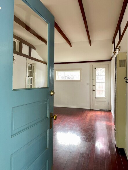 Building Photo - 5273 Mt Royal Dr